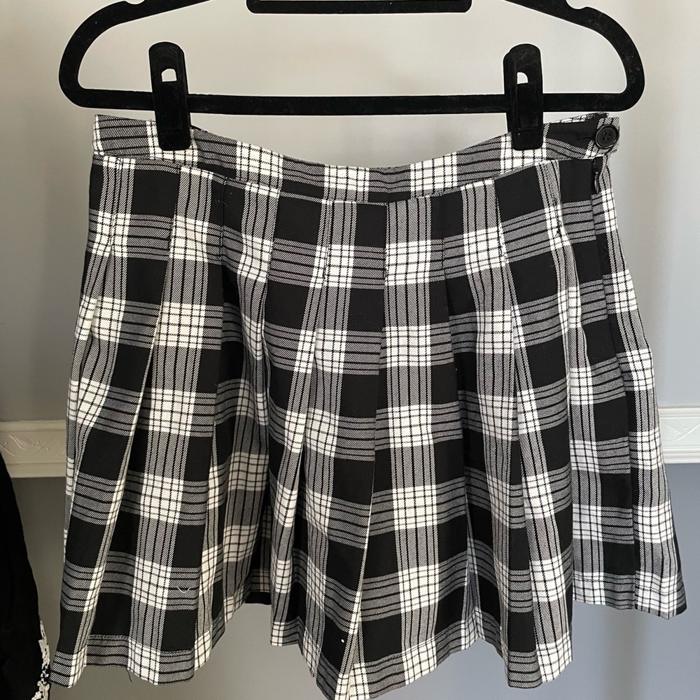 Black and White Mini Skater Skirt with Pleats